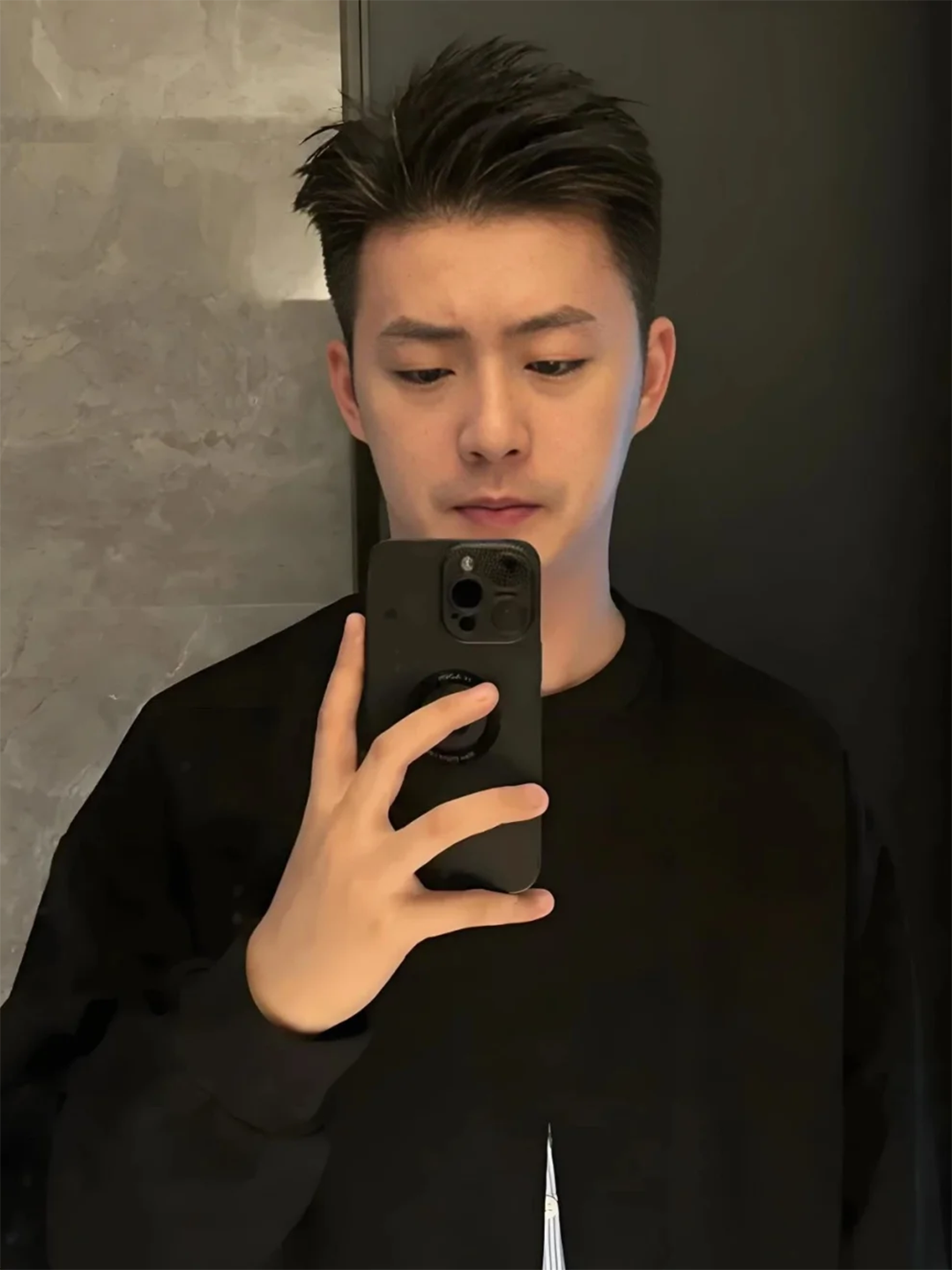 “两边铲光，中间留长”，2026年男生剪这3款发型，潮流又帅气！