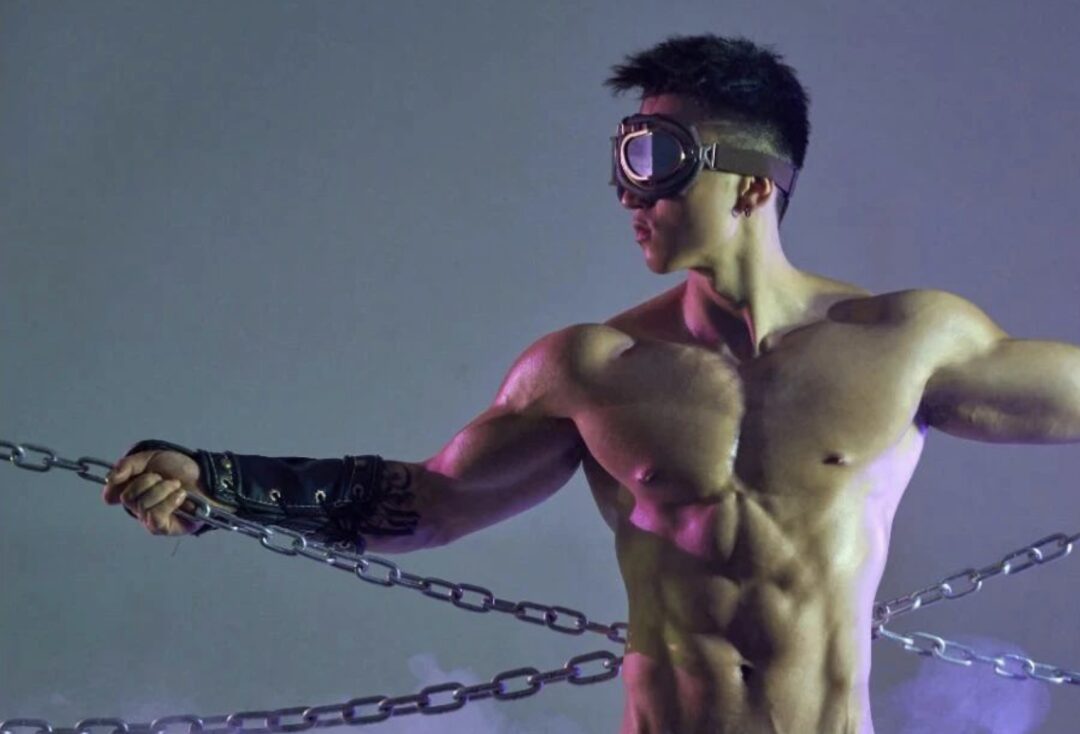 筋肉猛男和他的肌肉皮肤机车 铁汉柔情了