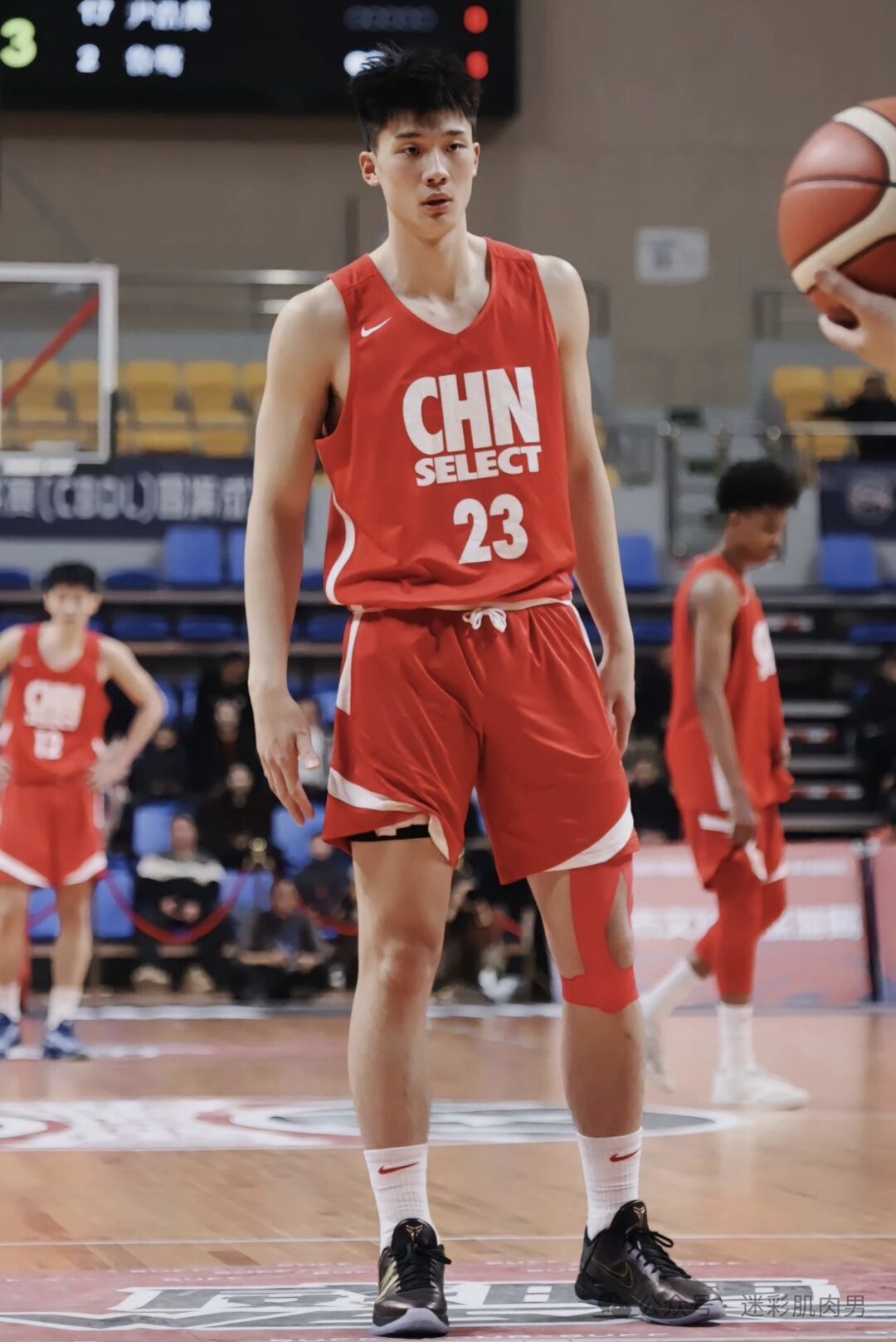 图片[2]-山东20岁大弟弟真的超强！193CM长腿男大一跃显实力！-小蓝短视频