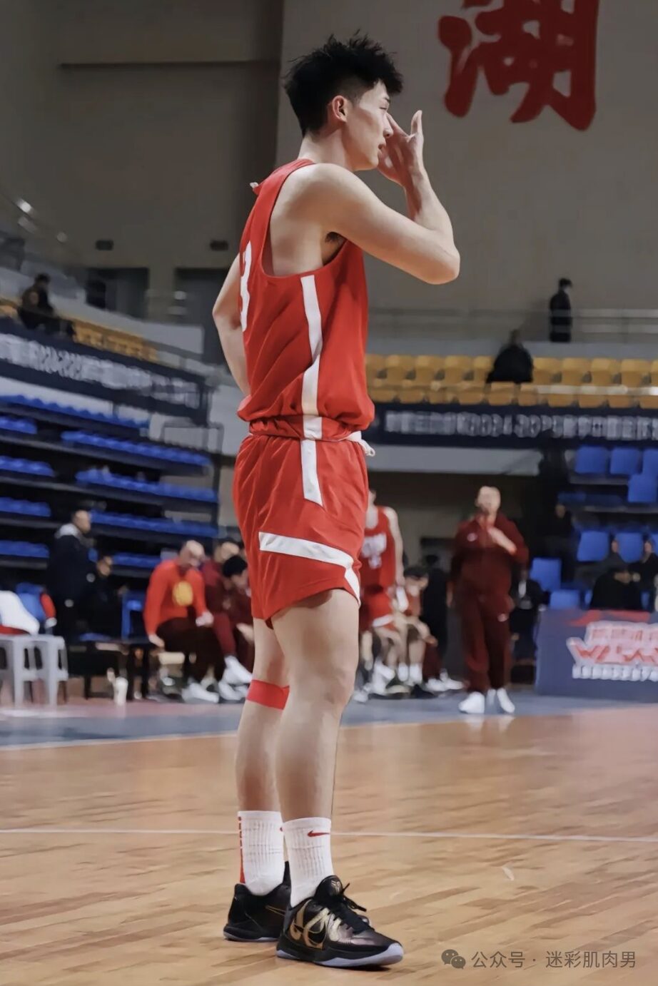 图片[4]-山东20岁大弟弟真的超强！193CM长腿男大一跃显实力！-小蓝短视频