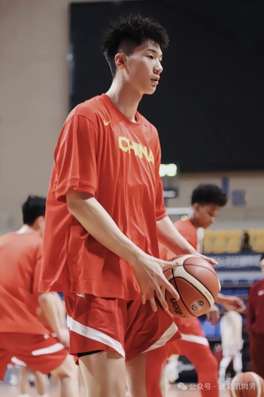 图片[5]-山东20岁大弟弟真的超强！193CM长腿男大一跃显实力！-小蓝短视频