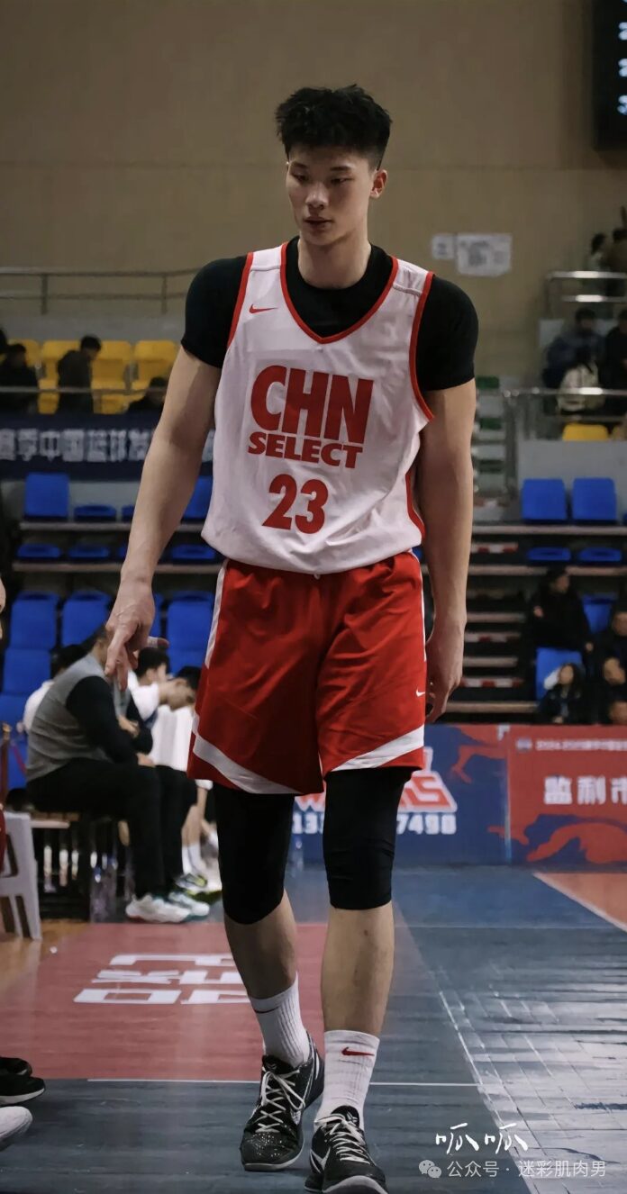 图片[6]-山东20岁大弟弟真的超强！193CM长腿男大一跃显实力！-小蓝短视频