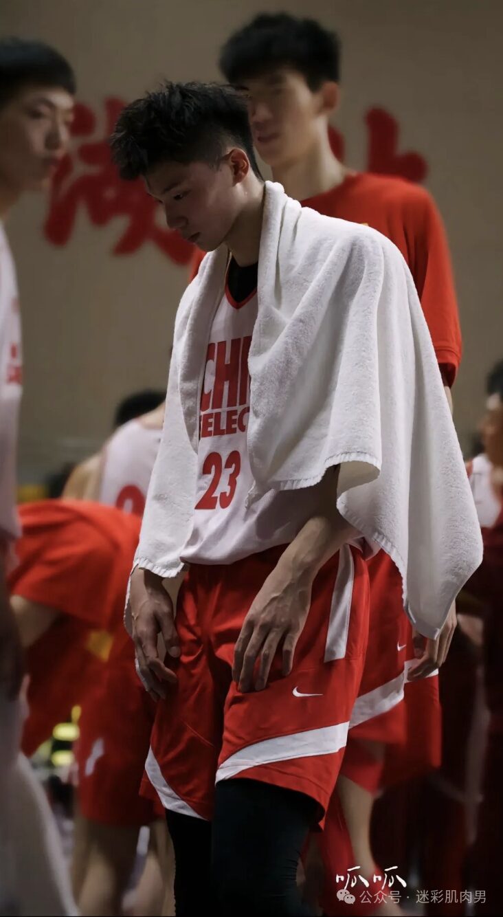 图片[7]-山东20岁大弟弟真的超强！193CM长腿男大一跃显实力！-小蓝短视频