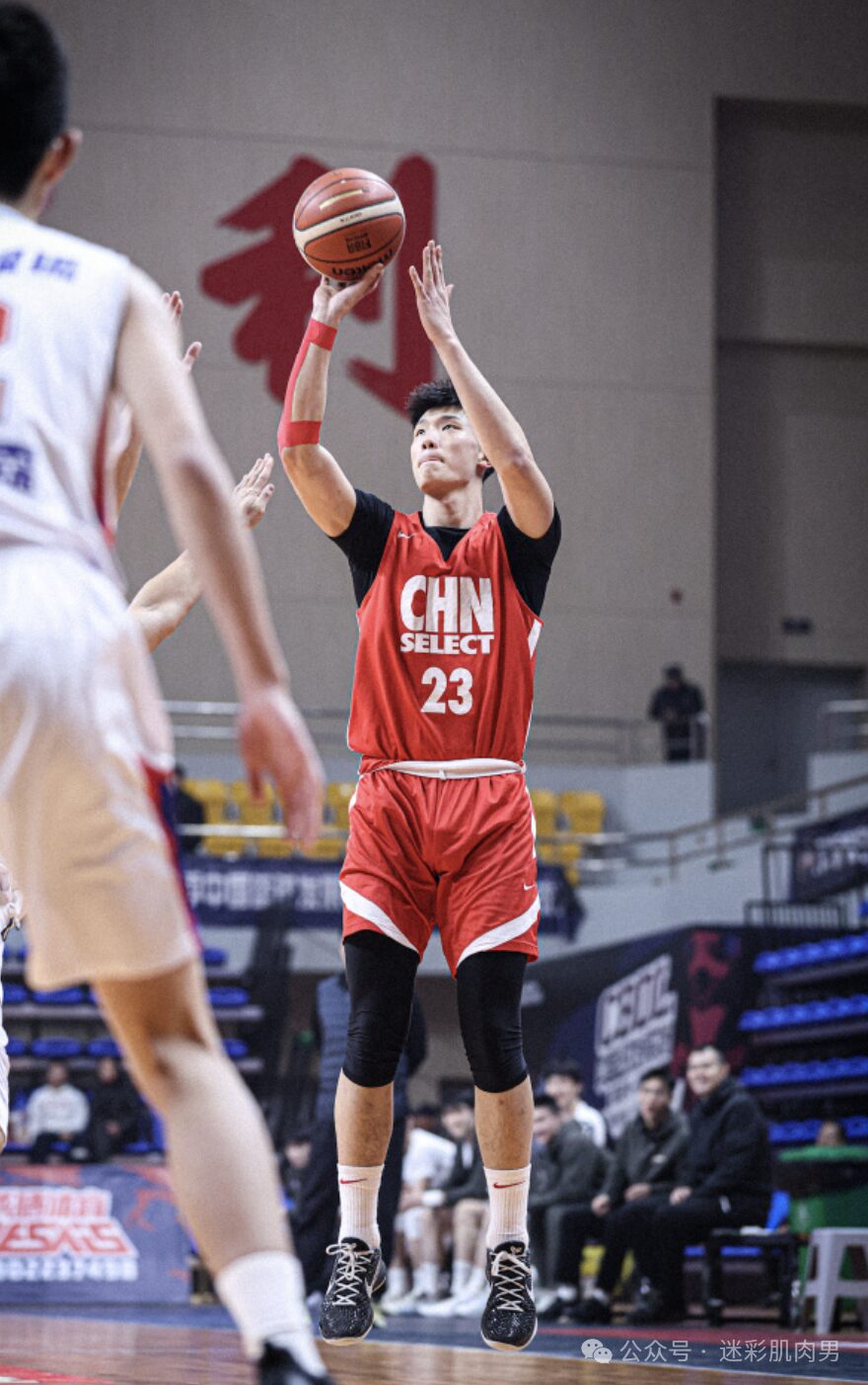 图片[9]-山东20岁大弟弟真的超强！193CM长腿男大一跃显实力！-小蓝短视频