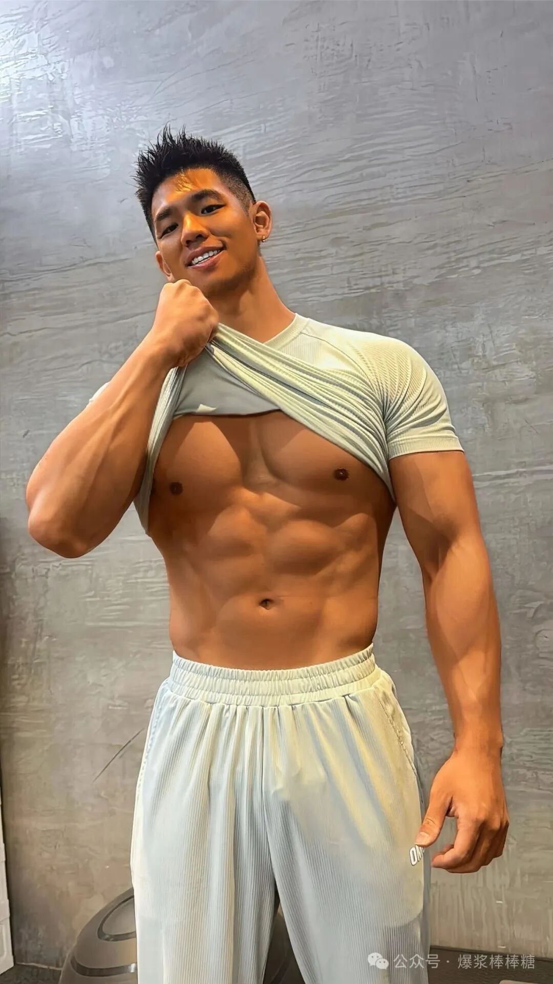 图片[3]-黑皮山东壮汉穿紧身骑行服，粗臂大胸，实力惊人！-小蓝短视频