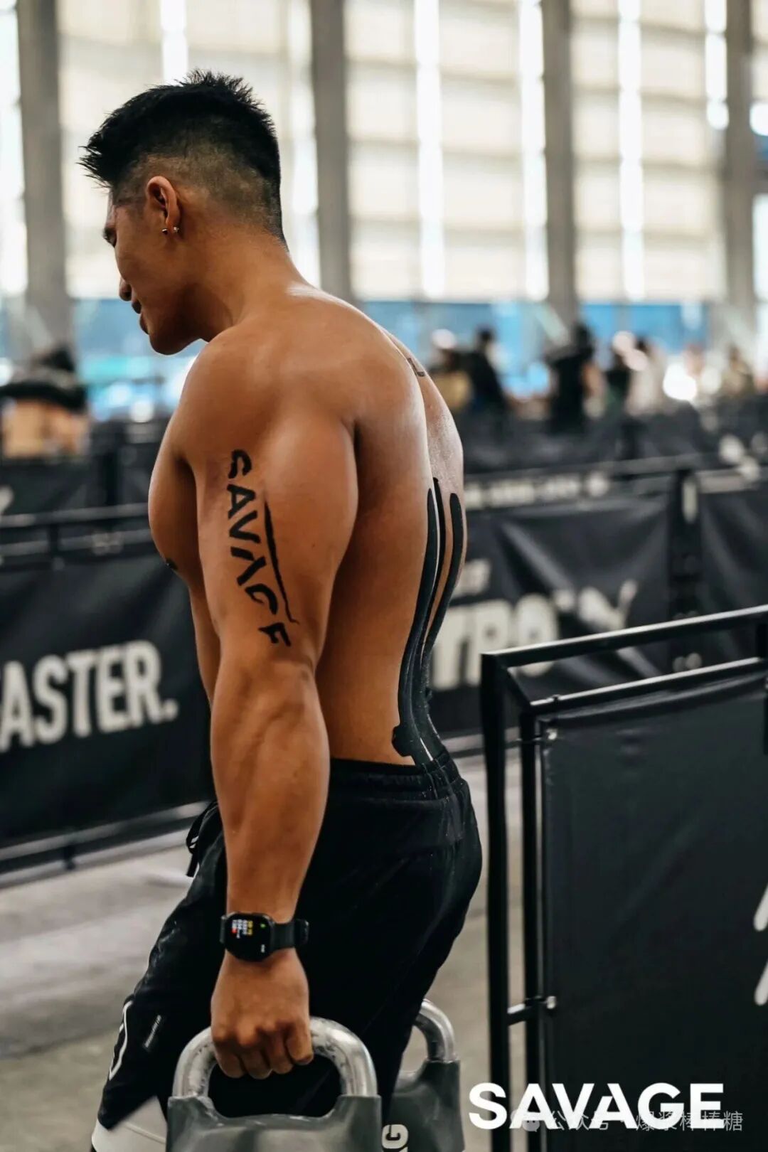 图片[15]-黑皮山东壮汉穿紧身骑行服，粗臂大胸，实力惊人！-小蓝短视频