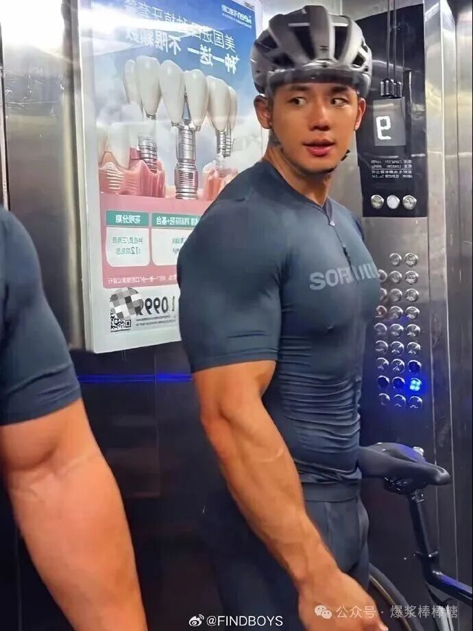 图片[1]-黑皮山东壮汉穿紧身骑行服，粗臂大胸，实力惊人！-小蓝短视频