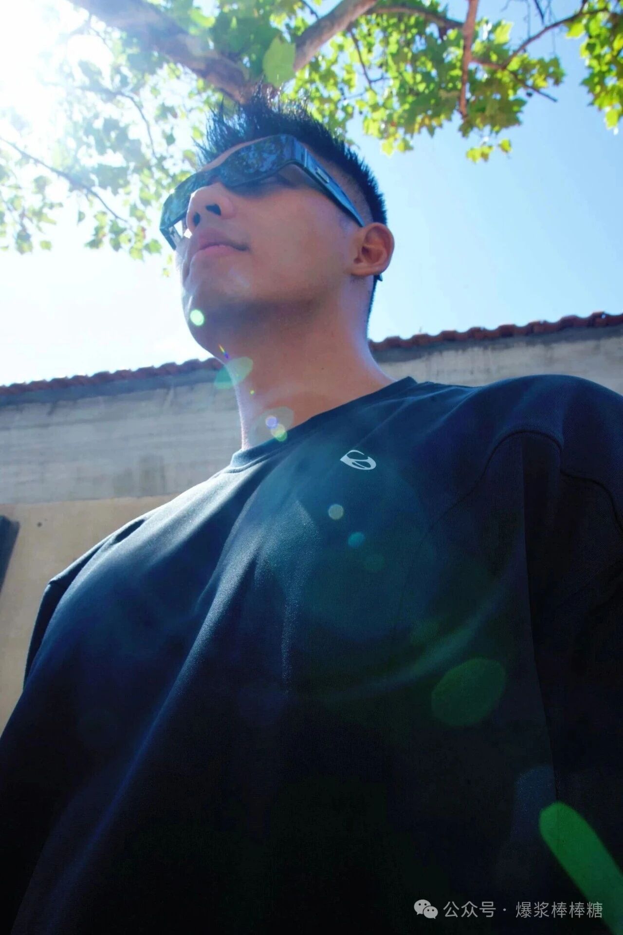 图片[5]-黑皮山东壮汉穿紧身骑行服，粗臂大胸，实力惊人！-小蓝短视频