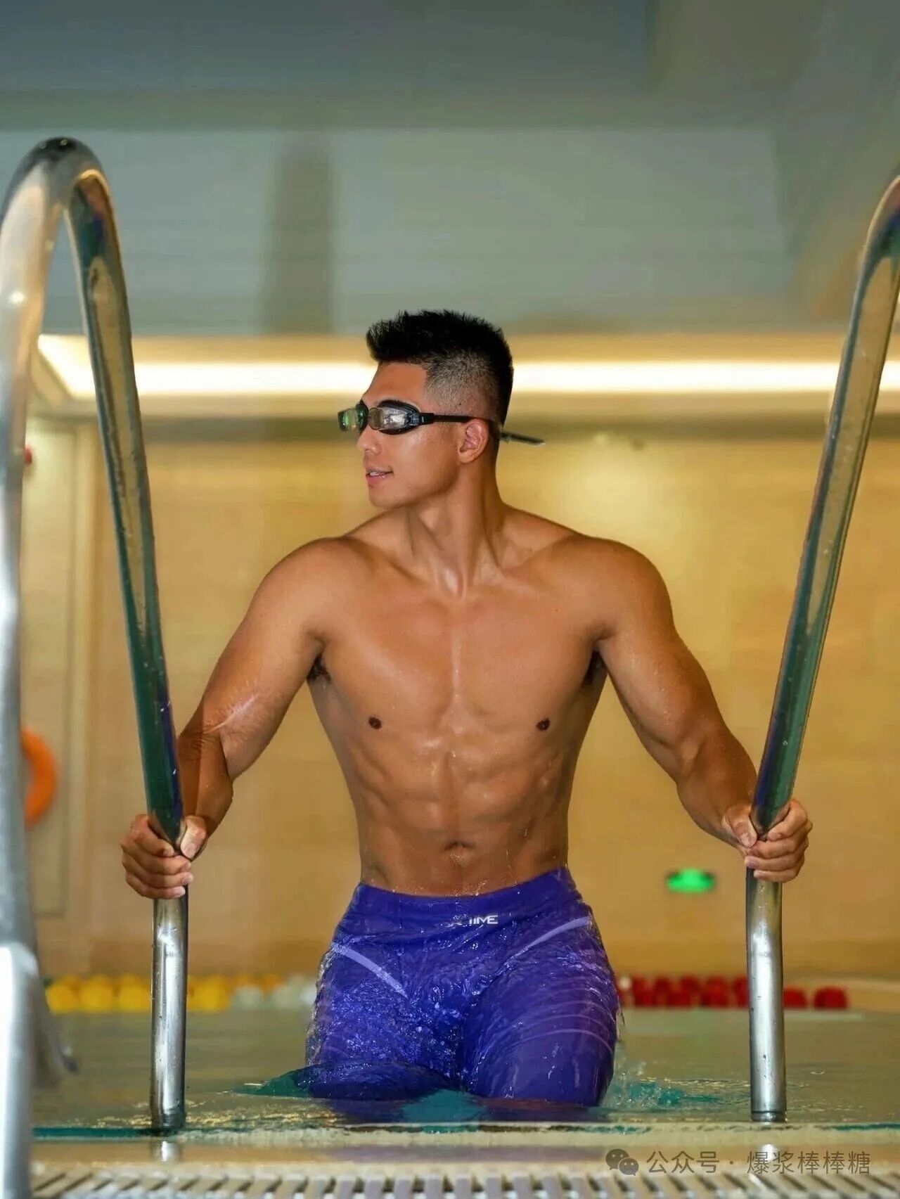 图片[10]-黑皮山东壮汉穿紧身骑行服，粗臂大胸，实力惊人！-小蓝短视频