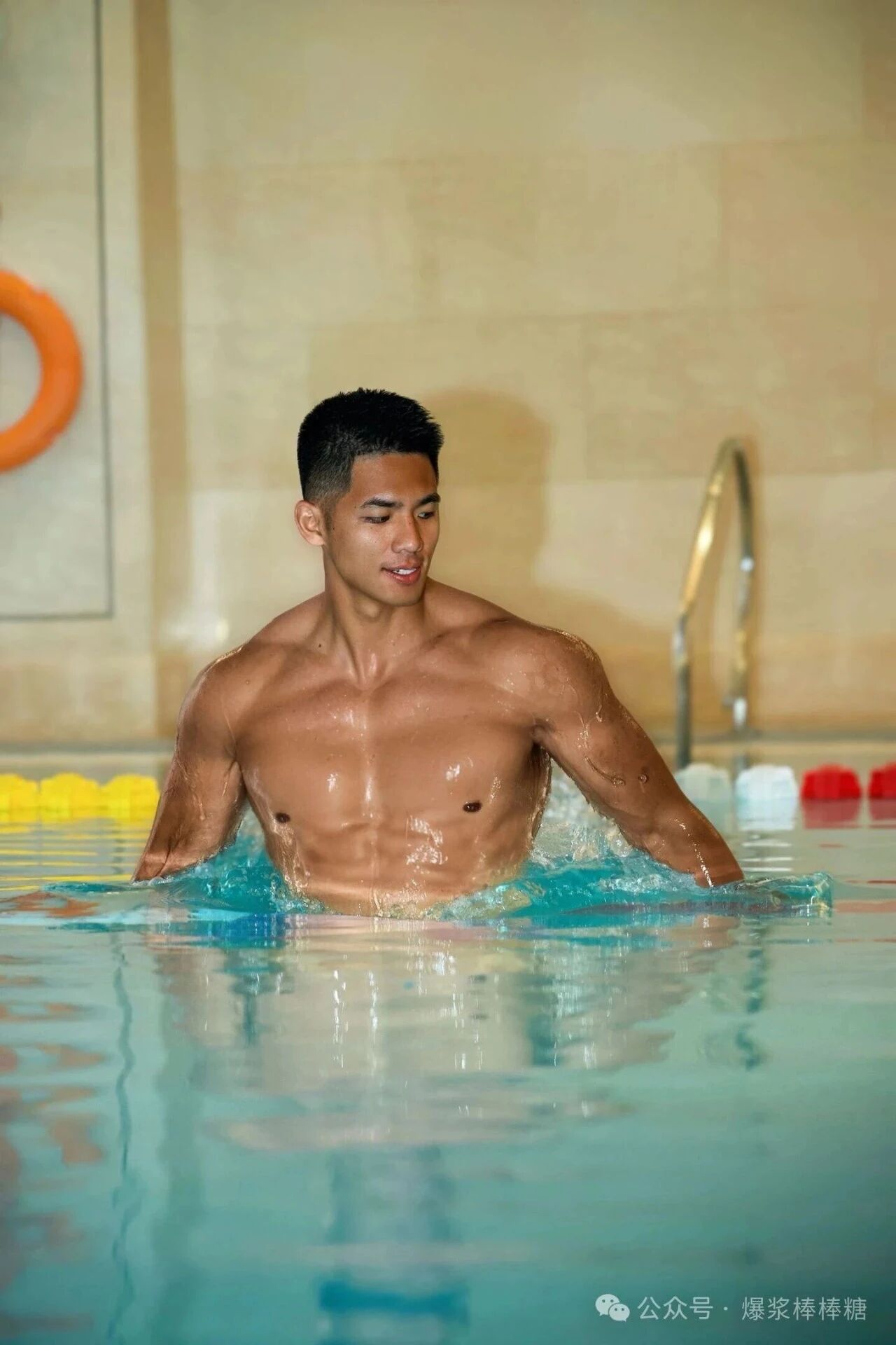 图片[23]-黑皮山东壮汉穿紧身骑行服，粗臂大胸，实力惊人！-小蓝短视频