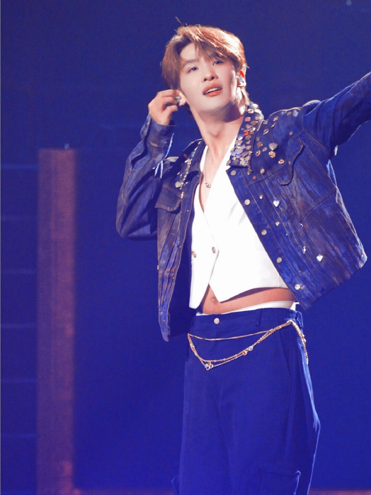 图片[8]-王赫野演唱会裤子出圈了，多条裤子无故“鼓包起球”，网友：裤子经历了什么？-小蓝短视频