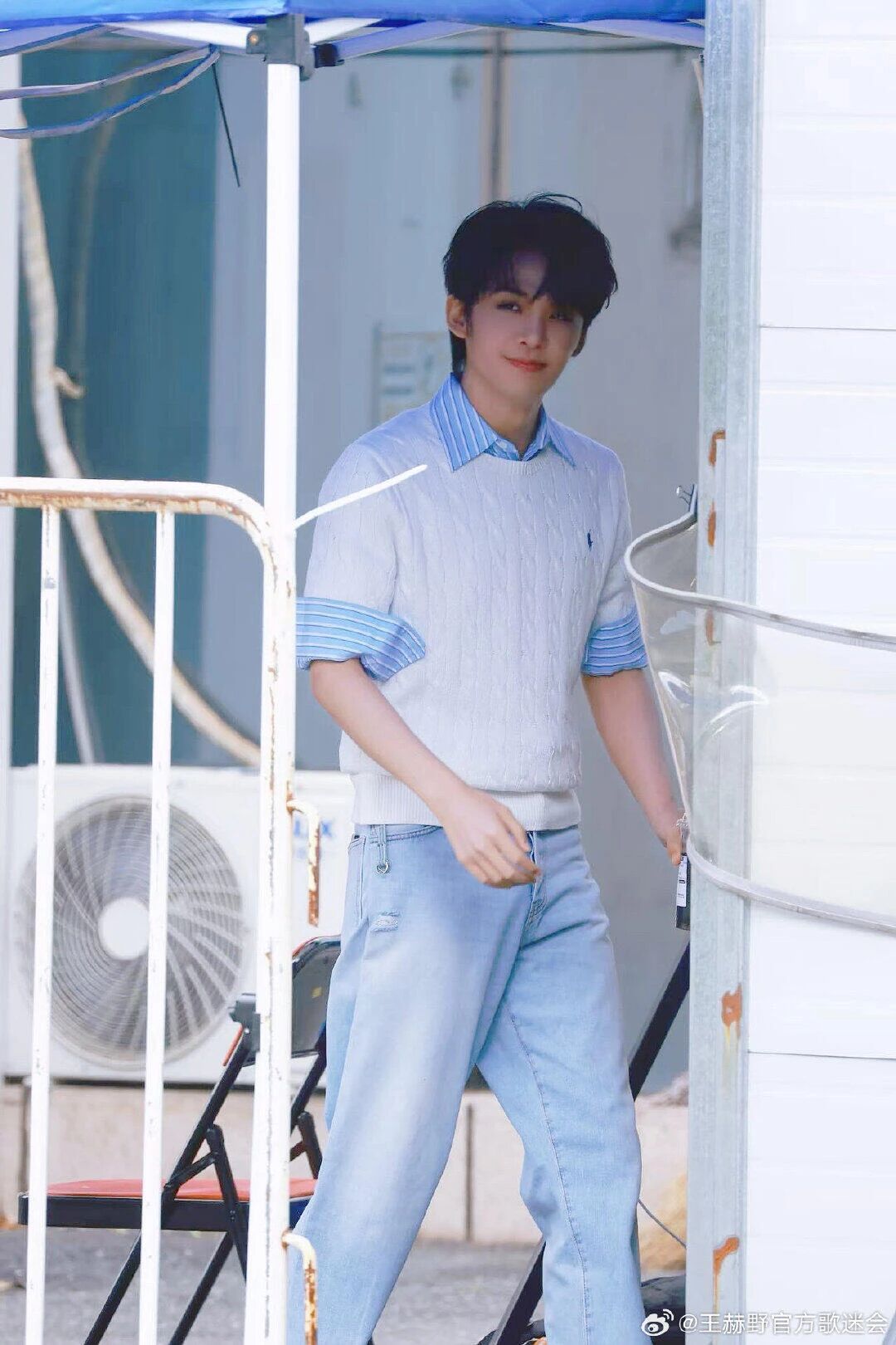 王赫野演唱会裤子出圈了，多条裤子无故“鼓包起球”，网友：裤子经历了什么？