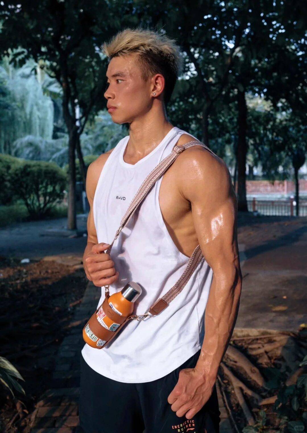 图片[5]-【X男神系列】这个广东肌肉帅哥，大腿真的好粗啊！？-小蓝短视频