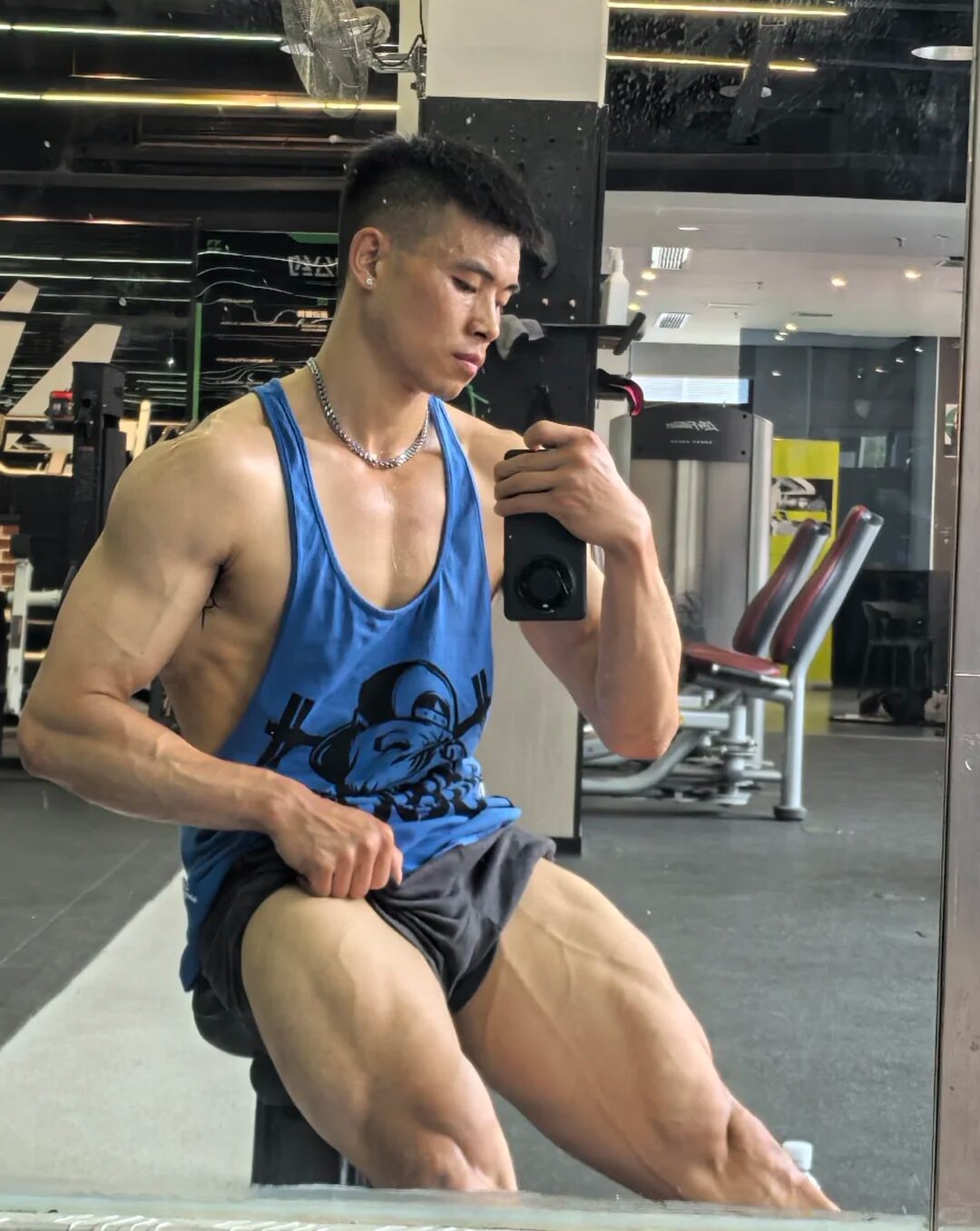 【X男神系列】这个广东肌肉帅哥，大腿真的好粗啊！？