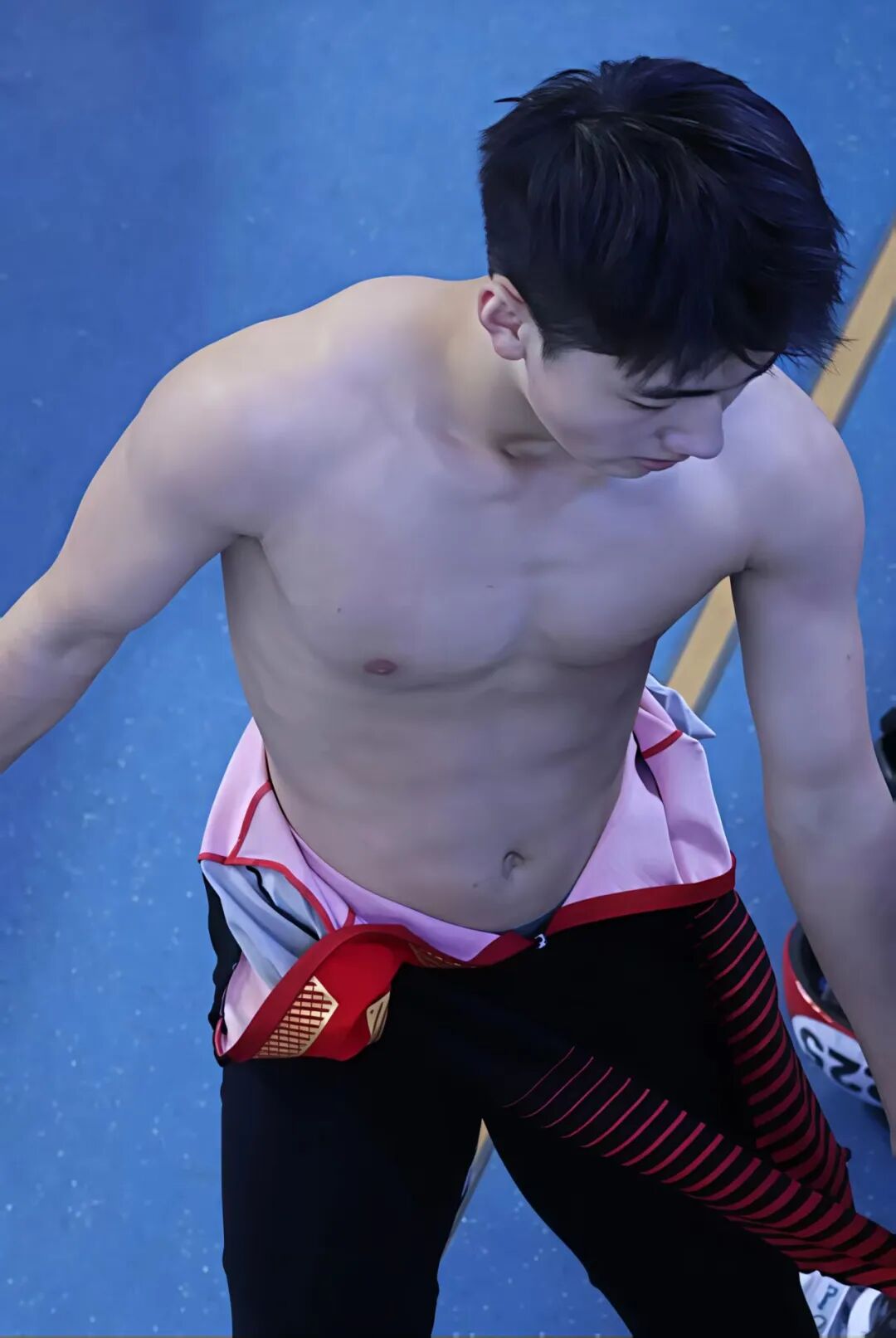 图片[2]-17岁李禹衡短道速滑换修身服被拍！？这也太帅太宠粉啦！-小蓝短视频