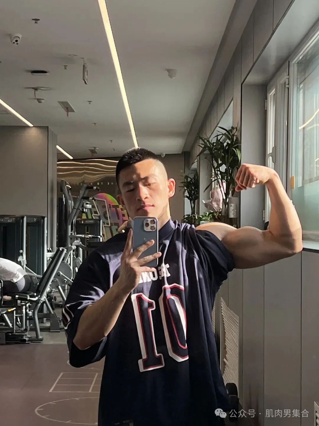 图片[5]-胸毛茂盛！北京乐刻的山西寸头教练太爷们了！-小蓝短视频