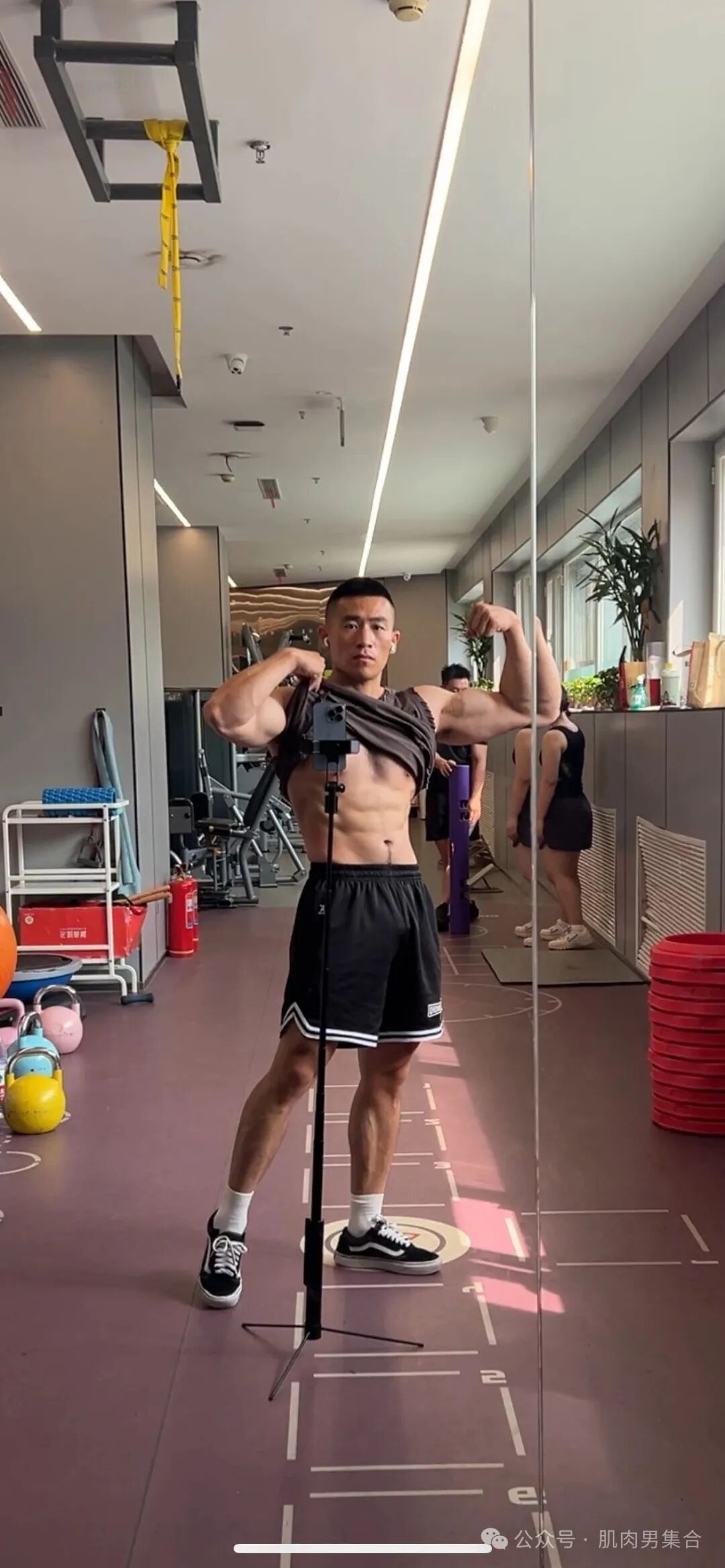 图片[10]-胸毛茂盛！北京乐刻的山西寸头教练太爷们了！-小蓝短视频