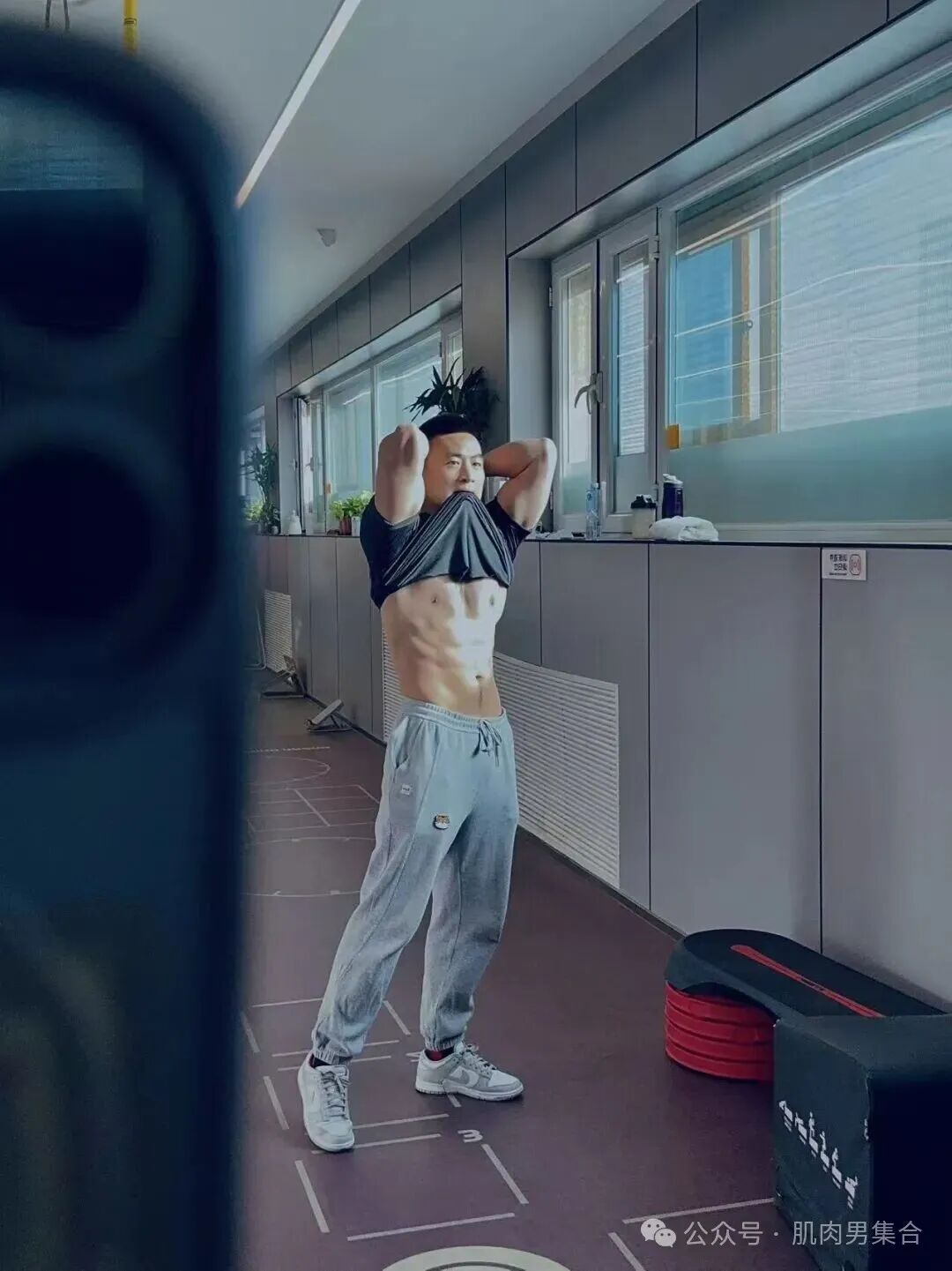 图片[21]-胸毛茂盛！北京乐刻的山西寸头教练太爷们了！-小蓝短视频