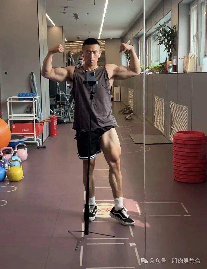 图片[31]-胸毛茂盛！北京乐刻的山西寸头教练太爷们了！-小蓝短视频