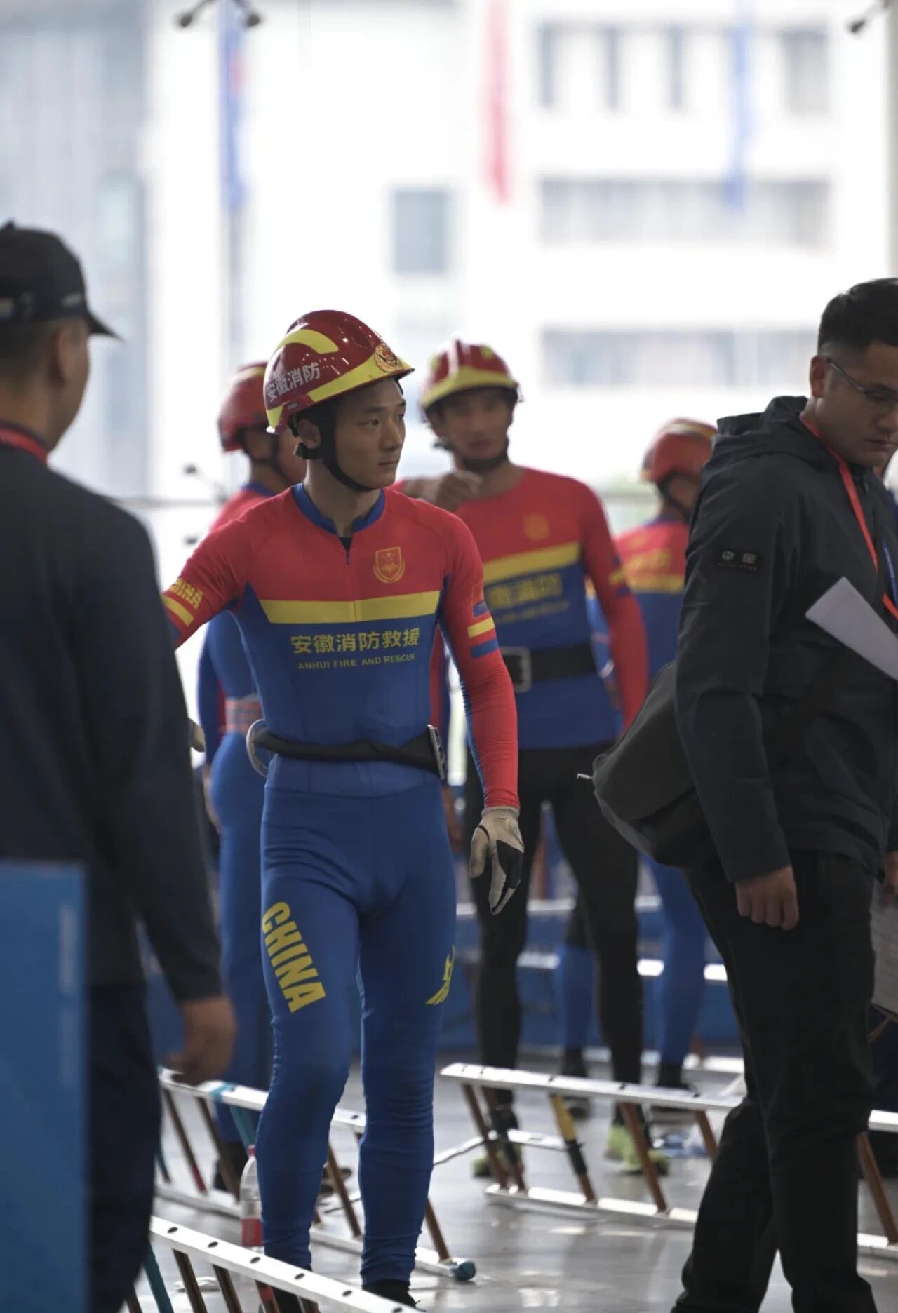 河南消防员小哥紧身裤实力强大，网友：真正的王炸！