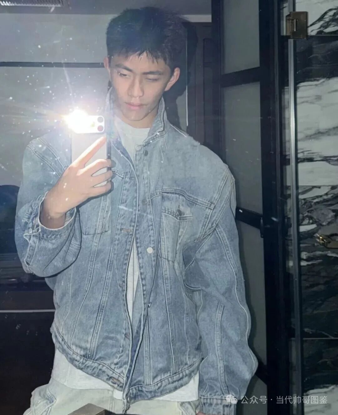 图片[3]-网传被富二代700W买断退网的是他？体育生小哥果然阳光帅气！-小蓝短视频