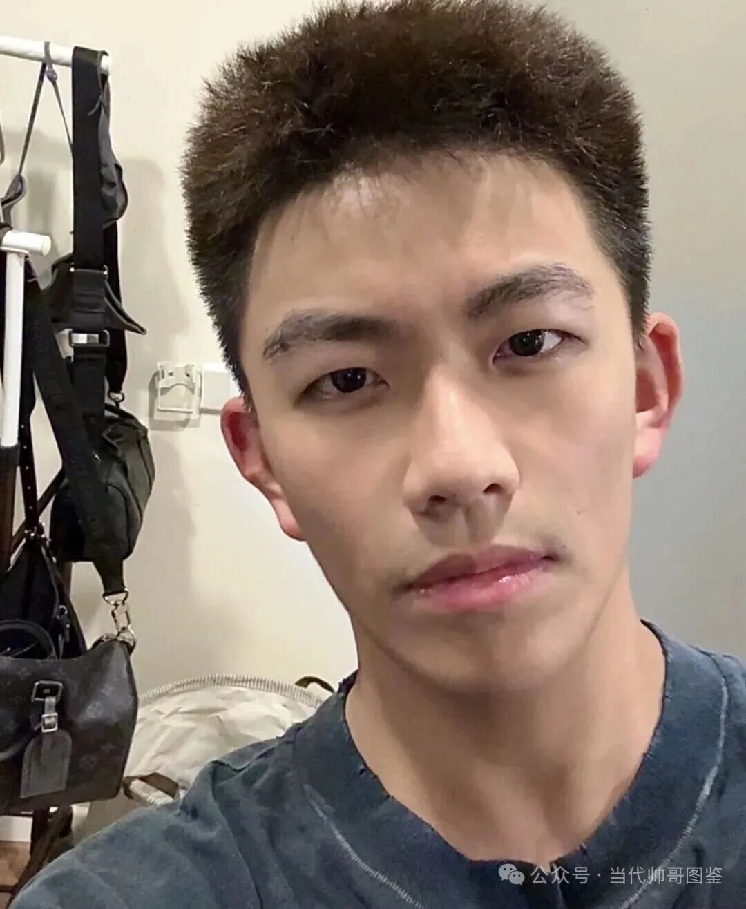 图片[5]-网传被富二代700W买断退网的是他？体育生小哥果然阳光帅气！-小蓝短视频