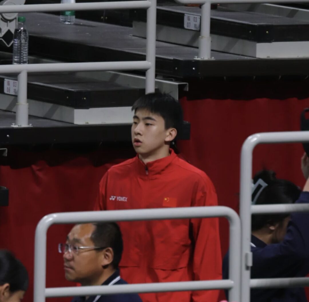 图片[7]-赛场打球换衣的小哥被拍，？湖北体育生王子骏太可了！-小蓝短视频