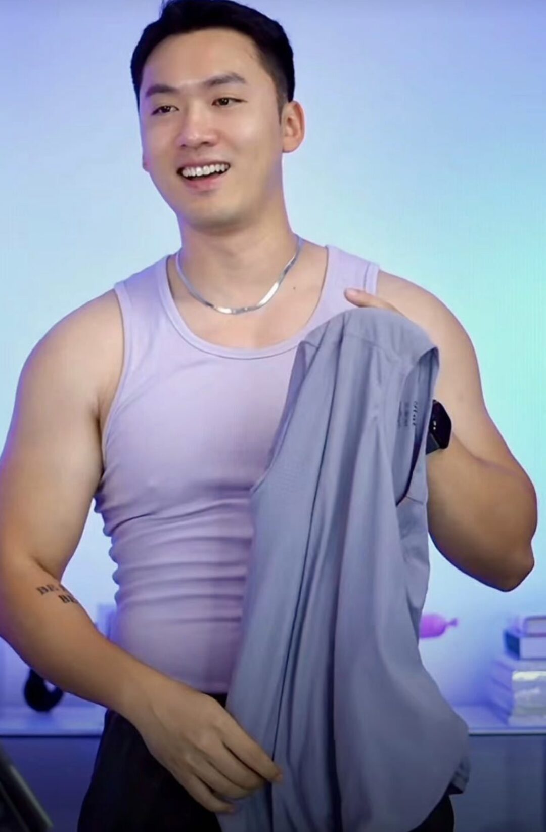 直男主播黑胖结婚后第一次直播坦露自己G达很灵的，？圈内的天菜！