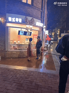 图片[6]-《刻在你心底的名字》男主陈昊森恋情曝光！与恋人深夜同返酒店，拦腰搂抱超亲昵，疑似因戏生情，两人为同家公司旗下艺人…-小蓝短视频