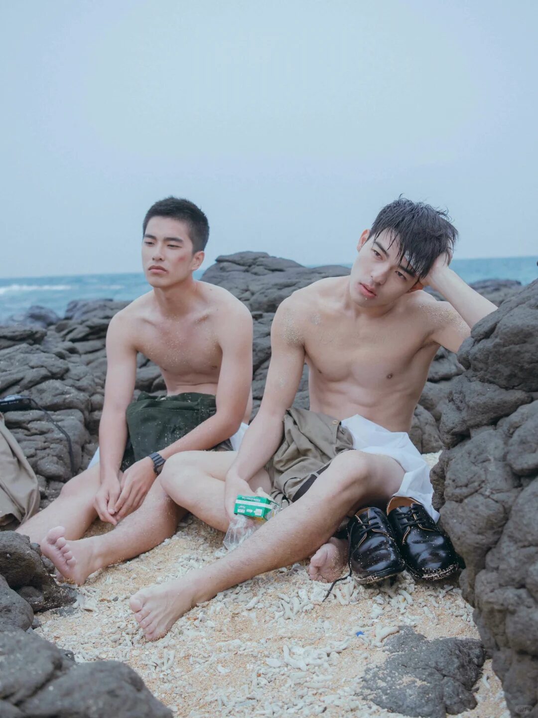 图片[2]-《刻在你心底的名字》男主陈昊森恋情曝光！与恋人深夜同返酒店，拦腰搂抱超亲昵，疑似因戏生情，两人为同家公司旗下艺人…-小蓝短视频