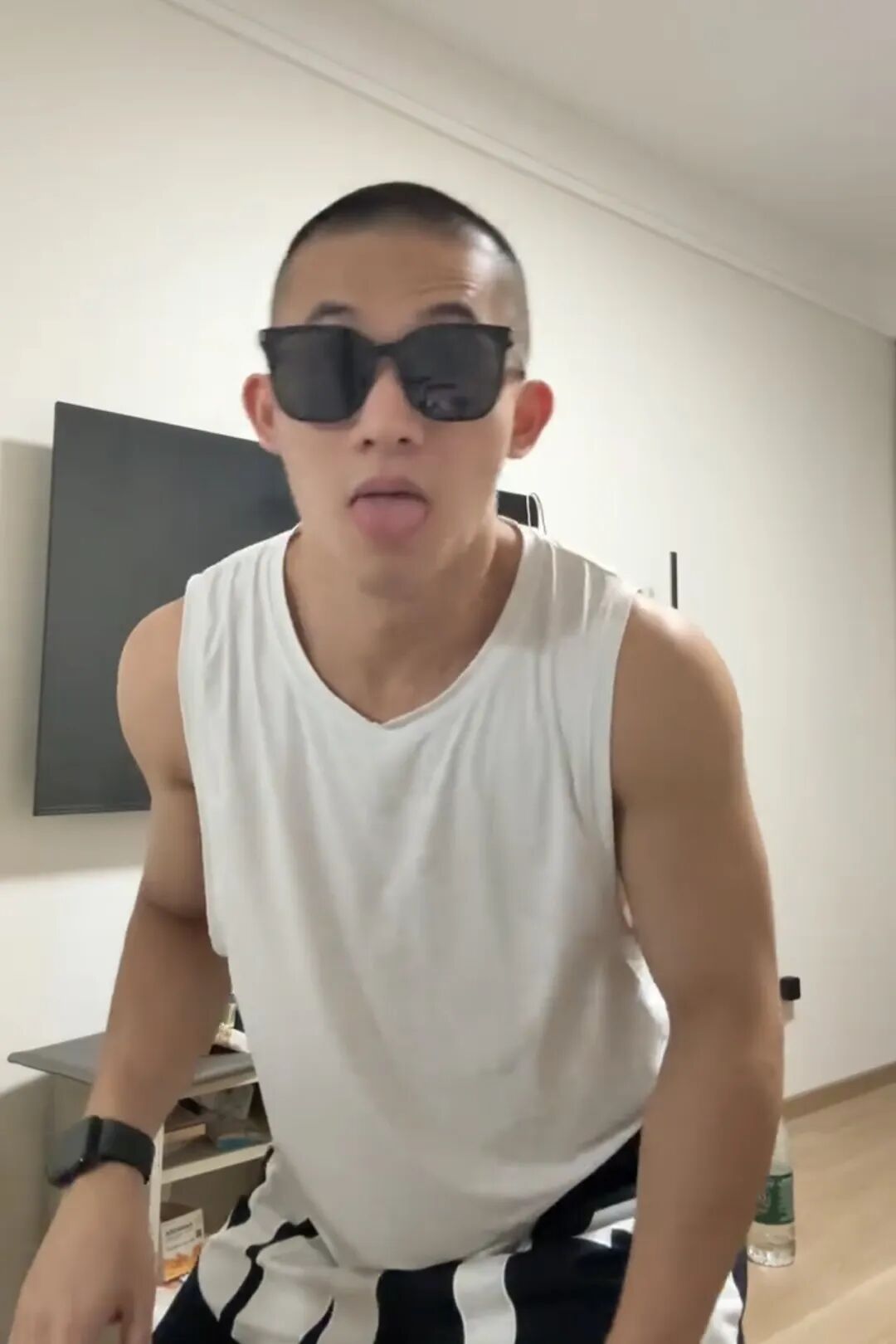 图片[5]-最受G圈喜欢的X痞帅博主出炉，他是下一个包晗吗？-小蓝短视频