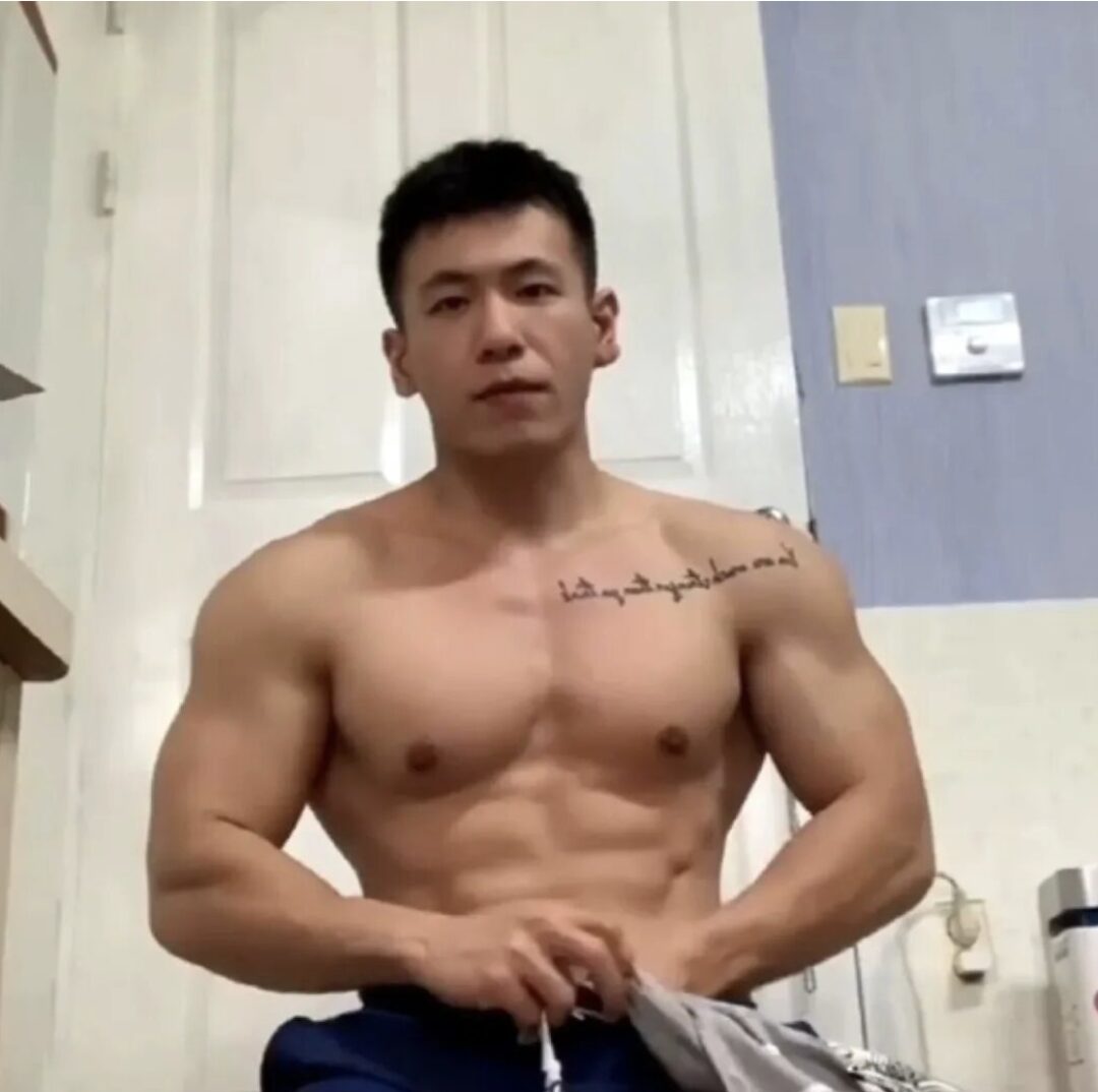 图片[8]-正装肌肉壮男自拍视频流出你看了吗？他果断选择退网！-小蓝短视频