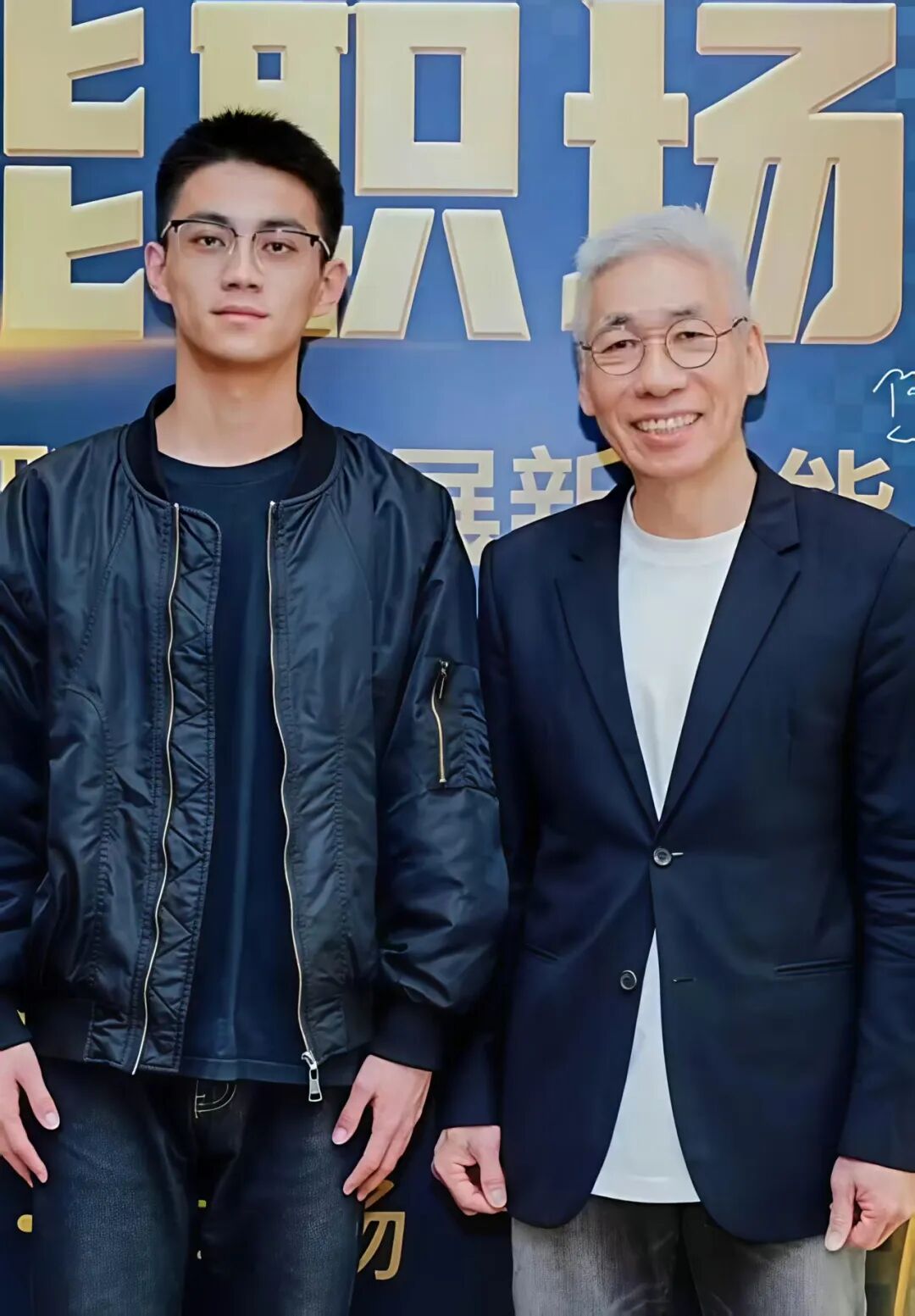 刘姥姥采访03年新疆男大生视频流出？果然喜大呀！