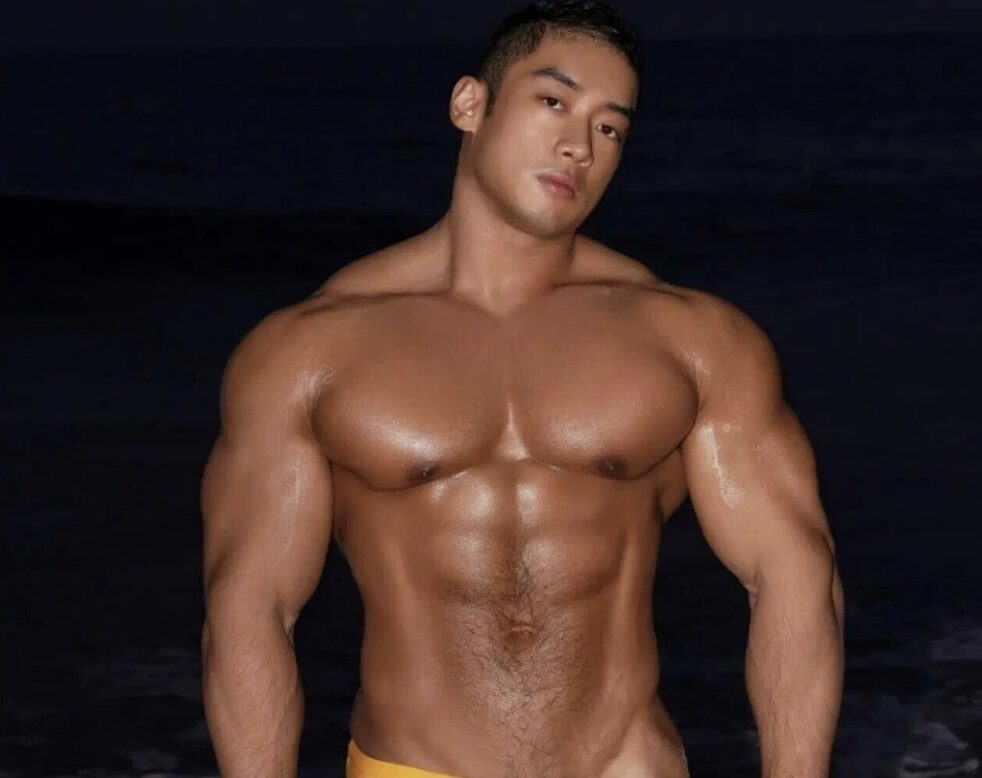 图片[1]-真·筋肉海王 海水浸湿的超壮胸肌 腹毛浓郁黑皮猛男-小蓝短视频