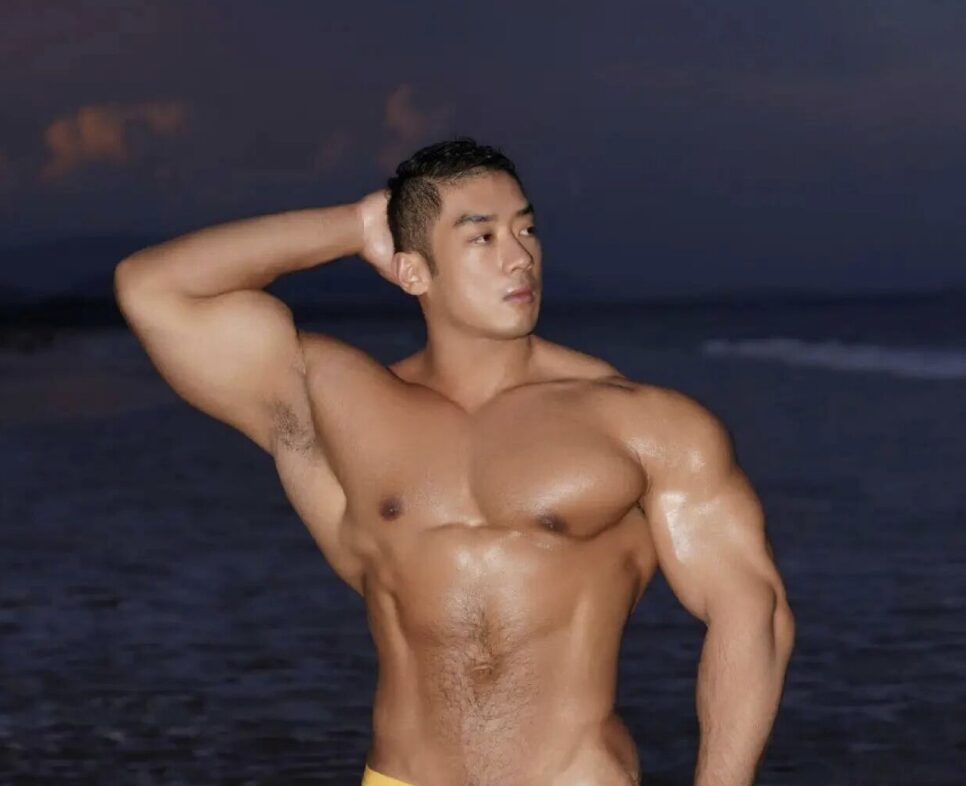 图片[3]-真·筋肉海王 海水浸湿的超壮胸肌 腹毛浓郁黑皮猛男-小蓝短视频