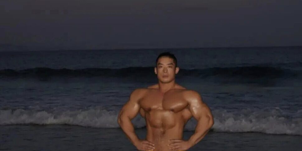 图片[8]-真·筋肉海王 海水浸湿的超壮胸肌 腹毛浓郁黑皮猛男-小蓝短视频