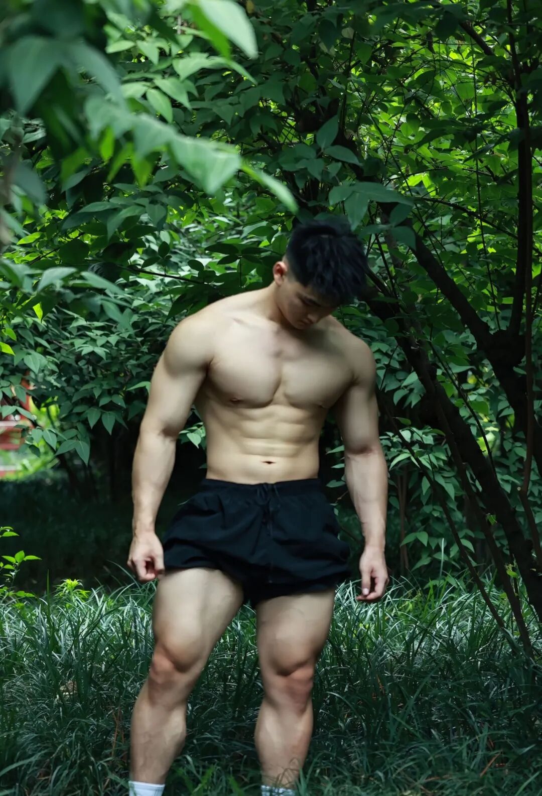 图片[3]-北体大毕业的粗壮肌肉小哥，篮球场大方撩衣呀！-小蓝短视频