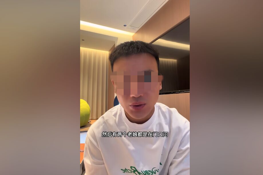 卖水果帅哥和大妈吵架爆火！基友：重现天德池浴室名场面！