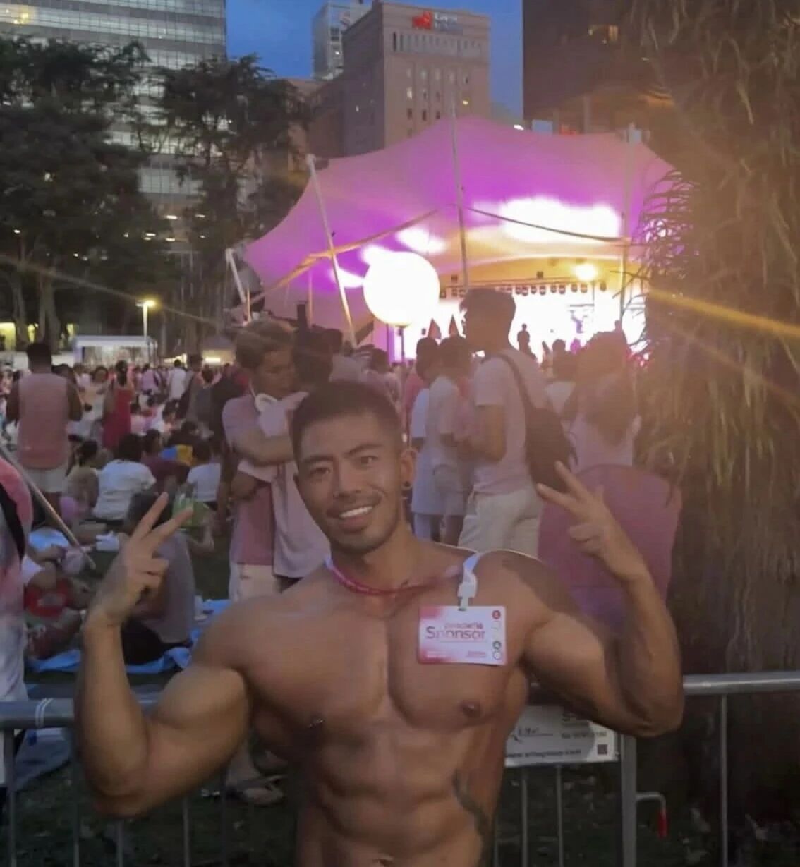 图片[5]-曼谷跨年表演的黑皮肌肉男，绝对是Gogoboy里的顶流！-小蓝短视频