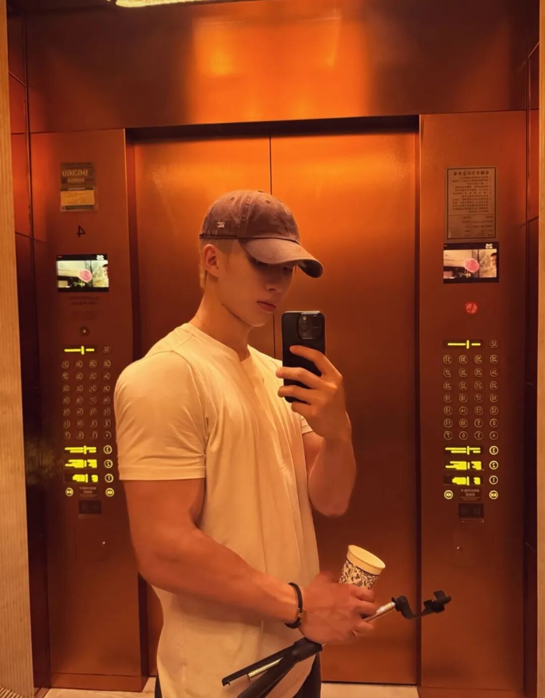 187单眼皮肌肉猛男少爷！健硕肌肉网友馋的直流口水....