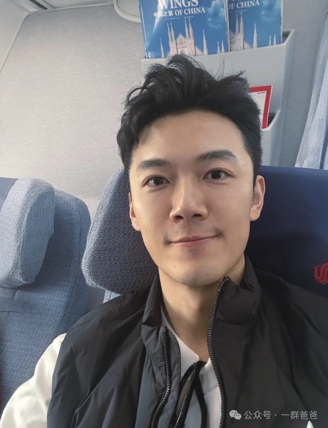 2026春晚四川宜宾会场主持人张涛火出圈！大长腿帅哥！