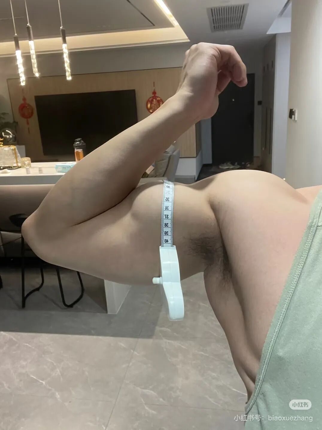 图片[2]-寸头胡子粗臂大胸肌 豪放筋肉猛男大维度视频写真集-小蓝短视频