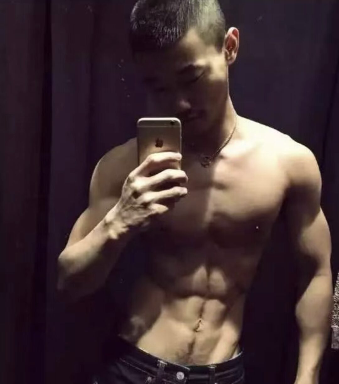 图片[6]-寸头胡子粗臂大胸肌 豪放筋肉猛男大维度视频写真集-小蓝短视频