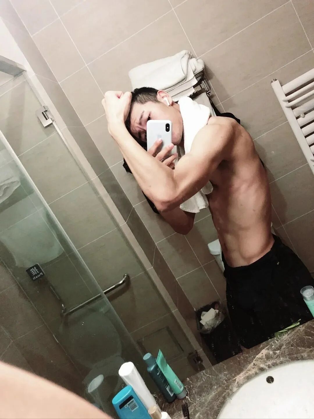 2026冬奥会185CM黑龙江滑冰运动员宁忠岩得冠！自拍太上头。