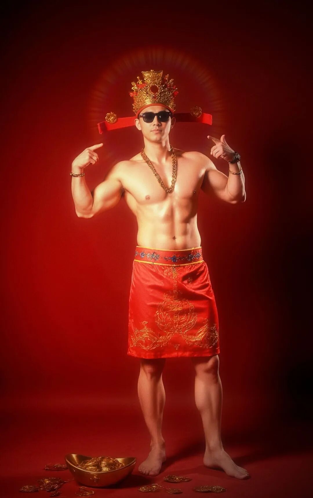 图片[6]-肌肉财神爷组团发福利！今年压岁钱我不要红包要这组男菩萨！-小蓝短视频