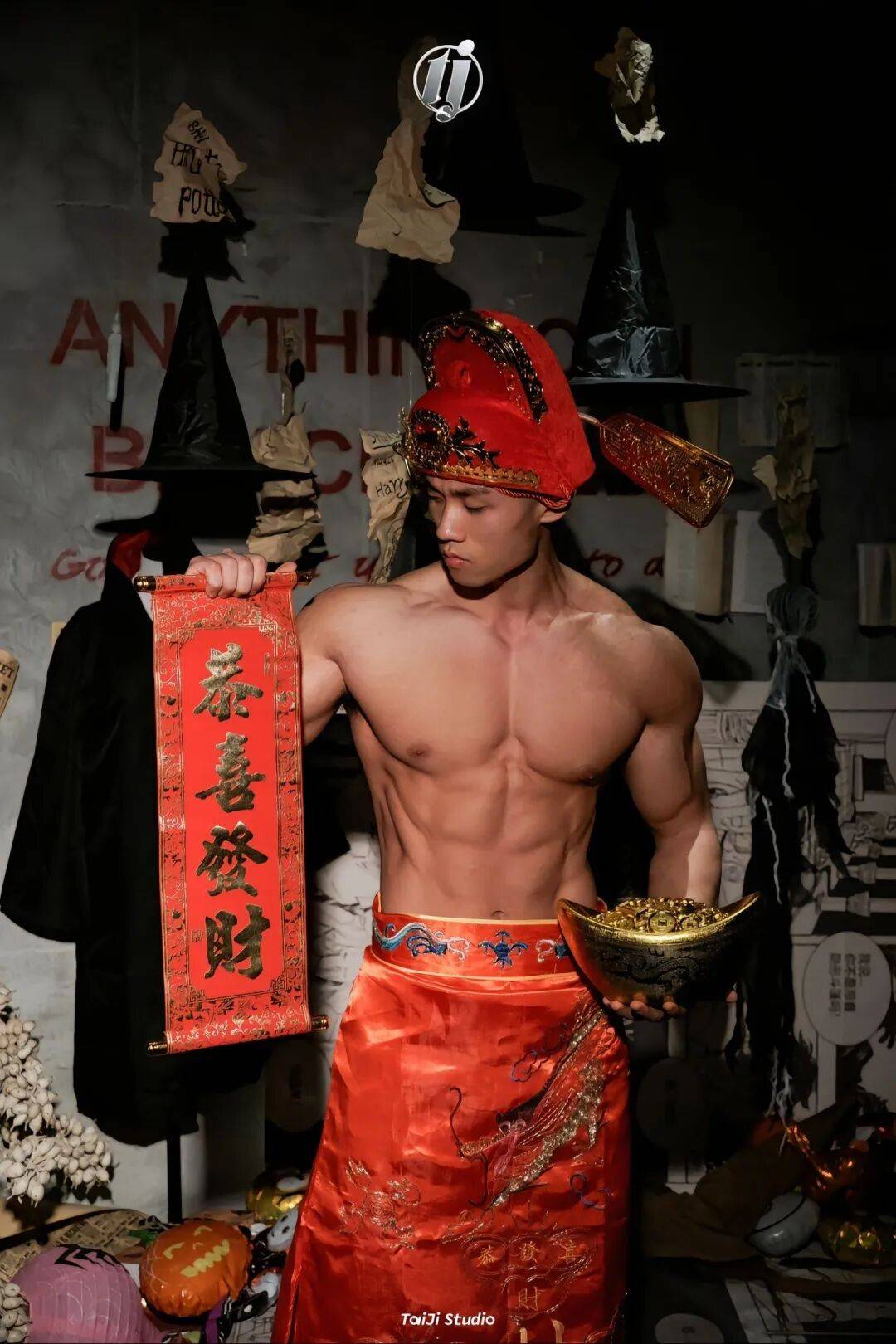 图片[20]-肌肉财神爷组团发福利！今年压岁钱我不要红包要这组男菩萨！-小蓝短视频