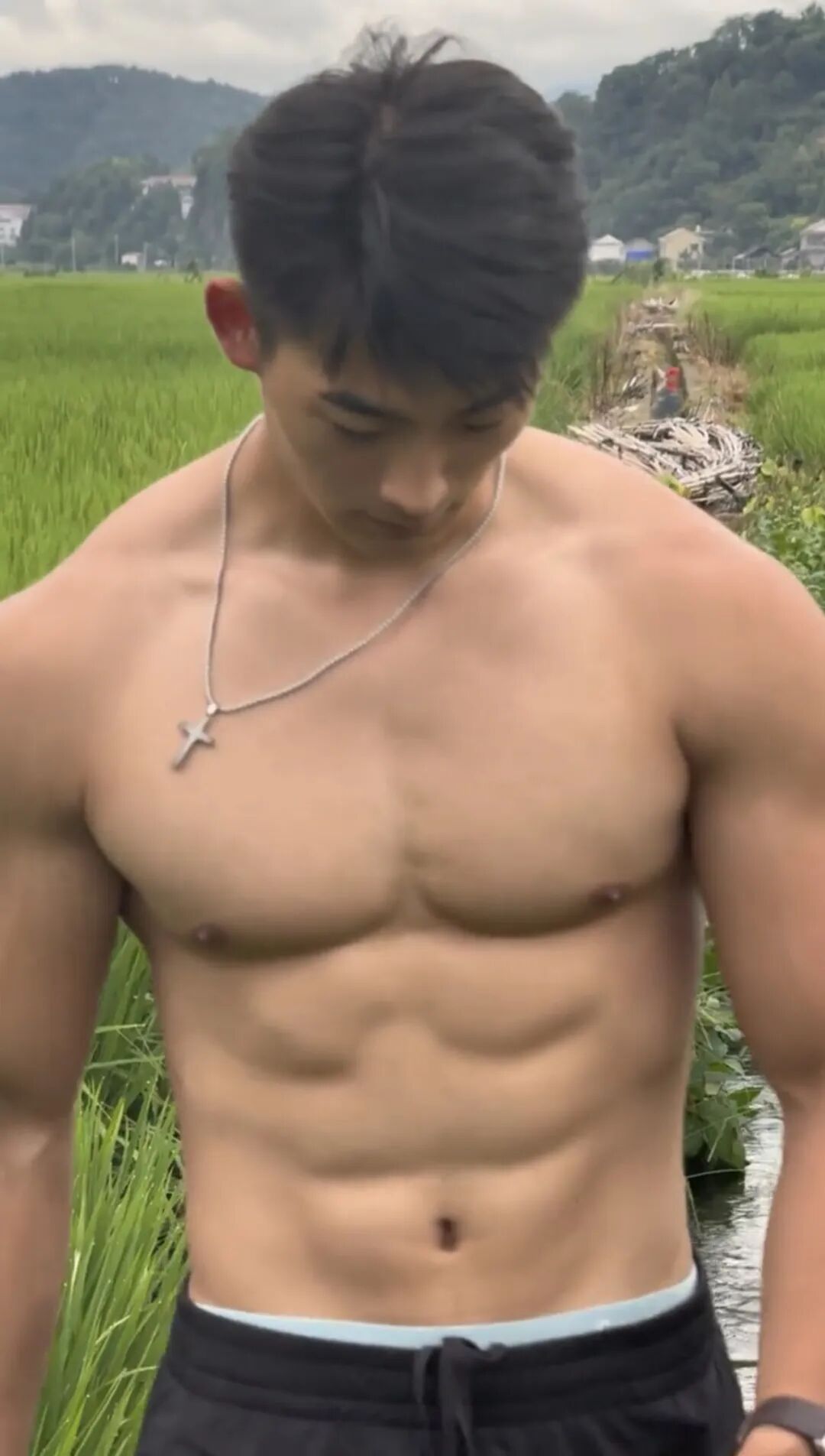 图片[3]-这个被健身房大哥带进圈的农村肌肉男！你还记得吗？-小蓝短视频