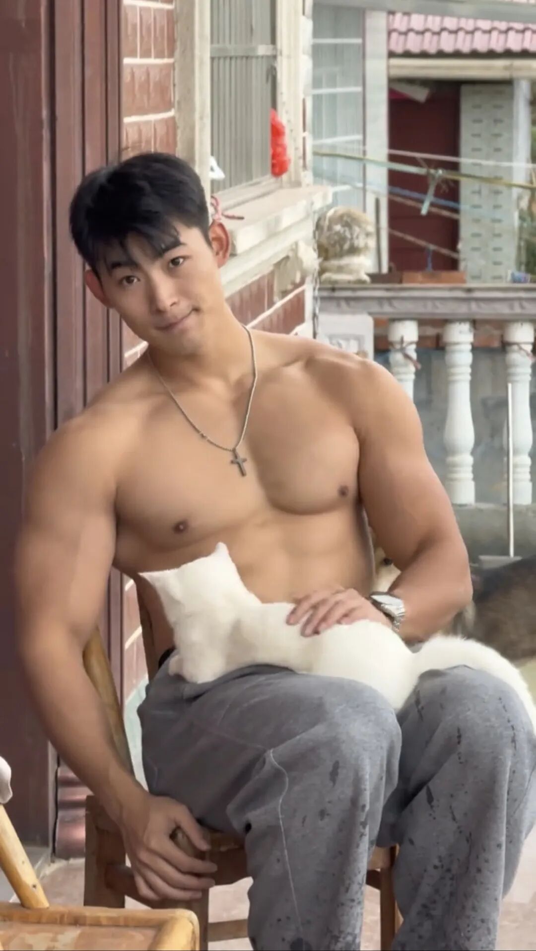 图片[8]-这个被健身房大哥带进圈的农村肌肉男！你还记得吗？-小蓝短视频