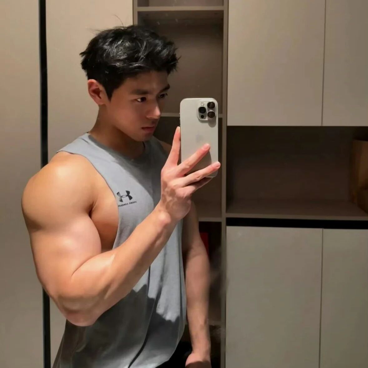 斯文败类教科书！白皮细狗真香！天使脸魔鬼身！| 鉴定网络热门帅哥