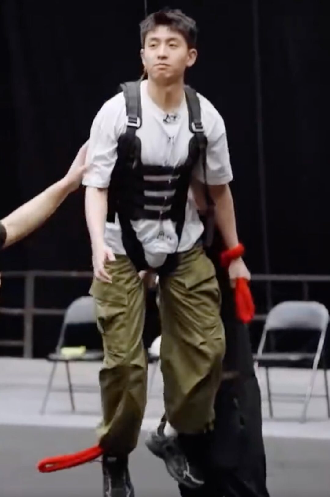 图片[2]-刷到焦迈奇吊威亚的照片！这位山东少年圈粉啦！-小蓝短视频